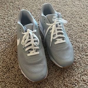 Nike air max shoes never worn but missing insoles